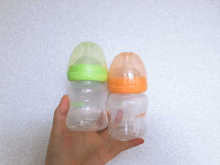 유비맘 신생아젖병 120ml 트리플팩_ 젖꼭지 포함 — 5점을 준 리뷰어가 2020년 4월 올린 사용 사진
