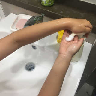 베비언스 핑크퐁 사이사이로 버블 핸드워시 — 4.67점을 준 리뷰어가 2017년 9월 올린 사용 사진
