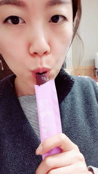 네츄럴굿띵스 태반 콜라겐 젤리 15포 — 5점을 준 리뷰어가 2018년 12월 올린 사용 사진