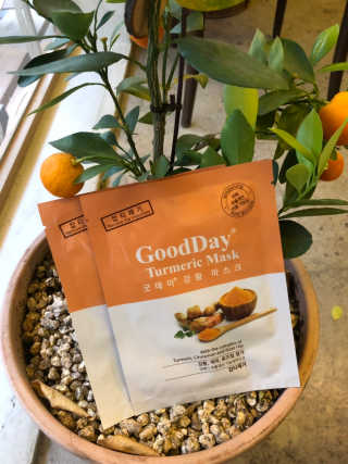 GoodDay Skincare GoodDay 강황 마스크 — 4.5점을 준 리뷰어가 2019년 5월 올린 사용 사진