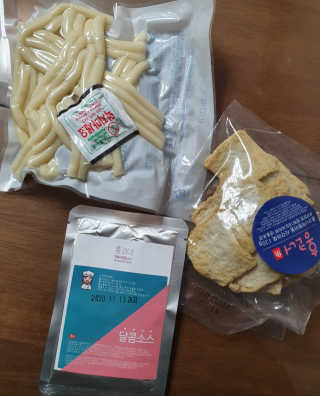 잠실맛집,홍코너떡볶이가우리집에[옛날맛,짜장맛옵션] — 5점을 준 리뷰어가 2019년 12월 올린 사용 사진