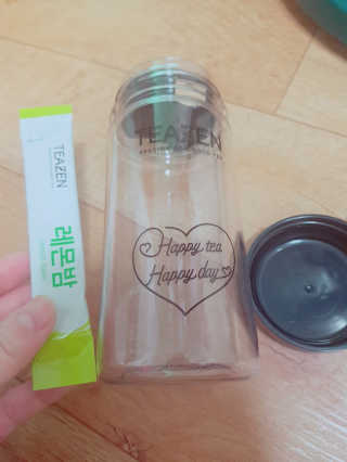 티젠 레몬밤 + 마이보틀 — 3.83점을 준 리뷰어가 2018년 7월 올린 사용 사진