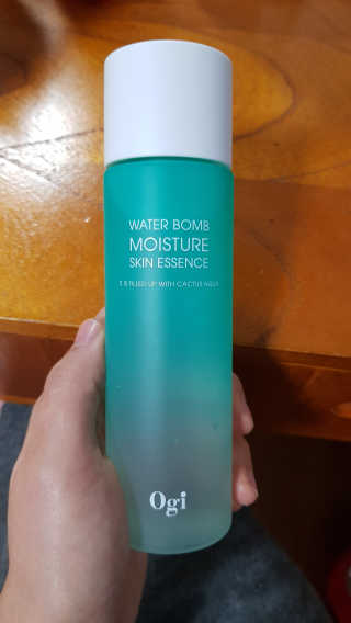 오지아이 워터 밤 모이스처 스킨 에센스 180ml — 5점을 준 리뷰어가 2019년 12월 올린 사용 사진