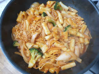 홍대미미네국물떡볶이 [홍대미미네]오리지널 국물 떡볶이4팩 + 라면사리 — 5점을 준 리뷰어가 2019년 4월 올린 사용 사진