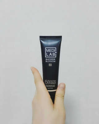 데이셀코스메틱 메디 랩 블랙로즈 블로썸 비비 50g — 3.83점을 준 리뷰어가 2017년 7월 올린 사용 사진