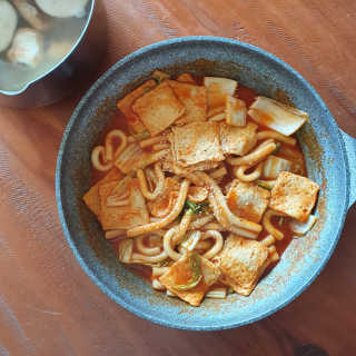 잠실맛집,홍코너떡볶이가우리집에[옛날맛,짜장맛옵션] — 4.5점을 준 리뷰어가 2019년 12월 올린 사용 사진