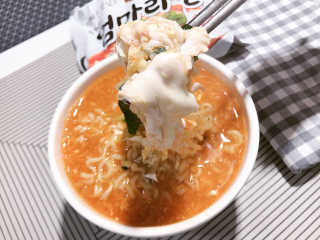 라면 그대로가 제일 맛있는 더엄마라면 — 4점을 준 리뷰어가 2019년 7월 올린 사용 사진