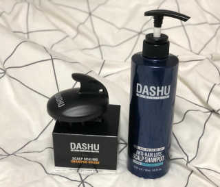 다슈코리아 다슈 단백질 한방 두피 골드 샴푸 500ml +샴푸브러쉬 — 5점을 준 리뷰어가 2020년 1월 올린 사용 사진