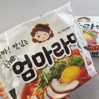 라면 그대로가 제일 맛있는 더엄마라면 — 5점을 준 리뷰어가 2019년 7월 올린 사용 사진