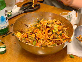 [동네맛집족발] 4개 족발 중 택1 — 4점을 준 리뷰어가 2020년 1월 올린 사용 사진