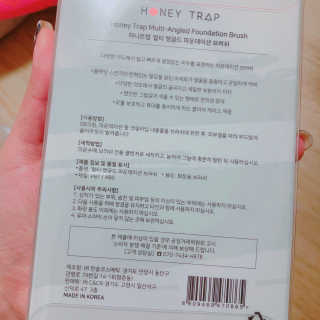 Honey Trap 멀티앵글드파운데이션 브러쉬+매직 퍼프,브러쉬클렌저 — 4.75점을 준 리뷰어가 2018년 1월 올린 사용 사진