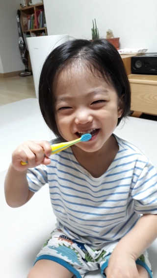 달곰이 어린이 치약+어린이 칫솔 SET — 4.33점을 준 리뷰어가 2018년 5월 올린 사용 사진