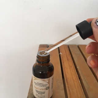 [스킨큐어] 산다화 비타민C 화이트닝 에센스 30ml — 5점을 준 리뷰어가 2019년 7월 올린 사용 사진