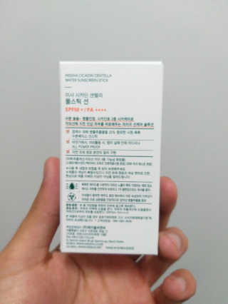 [미샤] 시카딘 센텔라 물스틱 선 SPF 50+ PA++++ — 5점을 준 리뷰어가 2019년 4월 올린 사용 사진