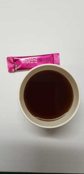 한국맥널티 아이브루 헤이즐넛향 100T — 5점을 준 리뷰어가 2019년 10월 올린 사용 사진