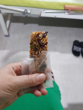 넛쯔공방 넛쯔 무설탕 수제견과류바 — 5점을 준 리뷰어가 2018년 7월 올린 사용 사진