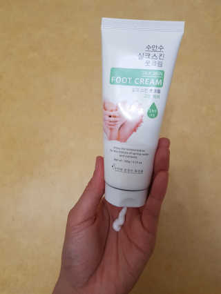 (주)에네스티 에네스티 수안수 실크스킨 풋크림 1+1 — 4점을 준 리뷰어가 2019년 9월 올린 사용 사진