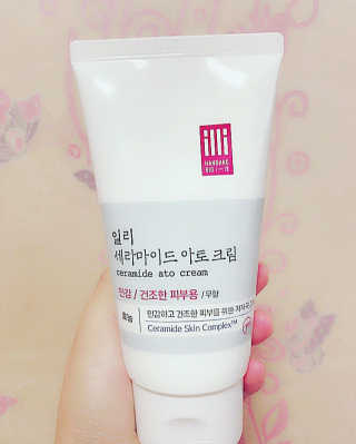 일리윤 세라마이드 아토 집중 크림 — 4.33점을 준 리뷰어가 2017년 7월 올린 사용 사진