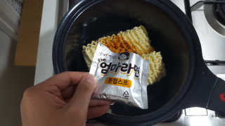 라면 그대로가 제일 맛있는 더엄마라면 — 5점을 준 리뷰어가 2019년 7월 올린 사용 사진