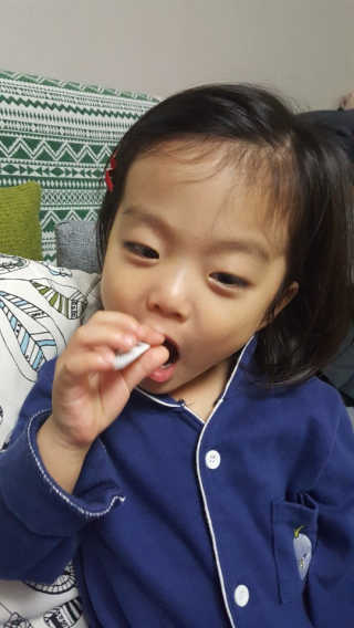 네츄럴굿띵스 퓨어 키즈 프로바이오틱스 60포 — 5점을 준 리뷰어가 2018년 1월 올린 사용 사진