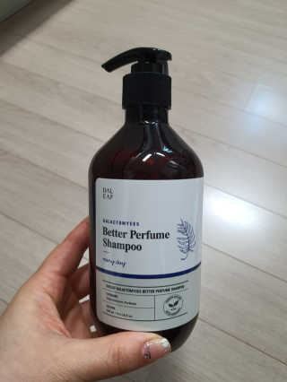 달리프 베러 퍼퓸 샴푸 1000ml 레이니데이 or 일랑로즈 — 5점을 준 리뷰어가 2020년 2월 올린 사용 사진