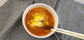 라면 그대로가 제일 맛있는 더엄마라면 — 5점을 준 리뷰어가 2019년 7월 올린 사용 사진