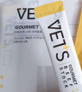 베츠 고메스톡 2종 강아지츄르 사료, 물 전용토핑육수 — 5점을 준 리뷰어가 2019년 8월 올린 사용 사진