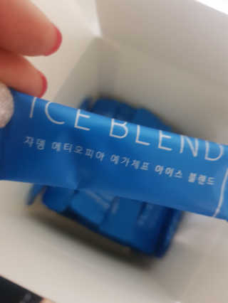 (주)쟈뎅 [쟈뎅] 에스프레소스틱 아이스블렌드 — 4점을 준 리뷰어가 2019년 5월 올린 사용 사진