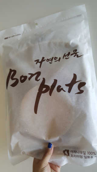본플라 친환경 야자나무잎 접시 — 5점을 준 리뷰어가 2018년 8월 올린 사용 사진
