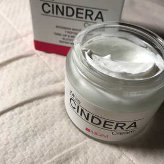 메이니 화이트 신드라 크림 70ml — 2.33점을 준 리뷰어가 2018년 4월 올린 사용 사진