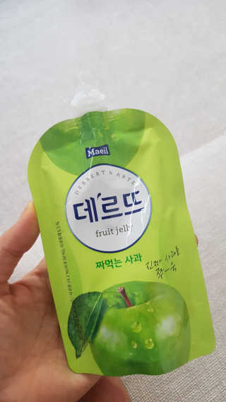 데르뜨 떠먹는 과일 3종, 짜먹는 과일 2종 총 10개 체험 — 3점을 준 리뷰어가 2020년 3월 올린 사용 사진