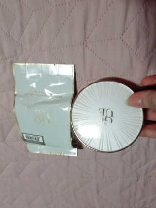고유에 화이트닝 앰플쿠션 SPF50+, PA++++ — 5점을 준 리뷰어가 2018년 7월 올린 사용 사진