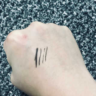 밀키드레스 바비메이크 펜 아이라이너 — 5점을 준 리뷰어가 2018년 8월 올린 사용 사진