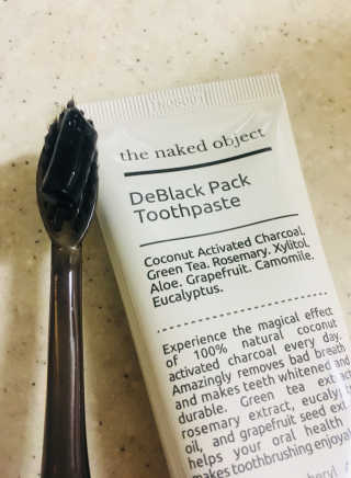 the naked object 디블랙팩치약 디블랙칫솔 세트 — 4점을 준 리뷰어가 2018년 12월 올린 사용 사진