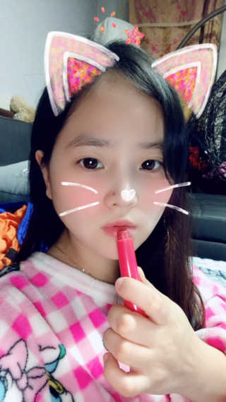 블리스텍스 립 릴리프 크림 립밤, 립 바이브런스 립밤 — 5점을 준 리뷰어가 2018년 11월 올린 사용 사진