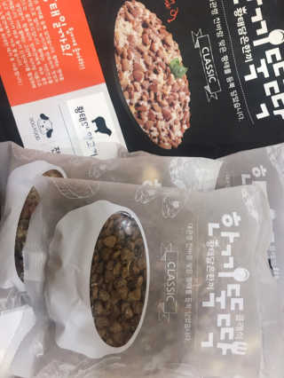 [펫토리아] 맛도 영양도 BEST 한끼뚝딱 강아지 사료 — 5점을 준 리뷰어가 2018년 12월 올린 사용 사진