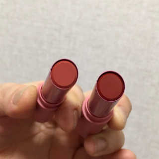 [블랙루즈] 로즈 벨벳 립스틱 택1+랜덤1 — 5점을 준 리뷰어가 2019년 1월 올린 사용 사진