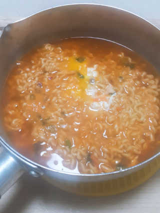 라면 그대로가 제일 맛있는 더엄마라면 — 4점을 준 리뷰어가 2019년 7월 올린 사용 사진