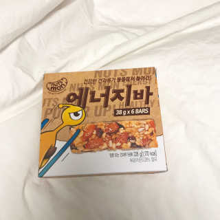 견과가 똘똘 뭉쳐들어간 넛츠몬 에너지바 1BOX 6개입 — 5점을 준 리뷰어가 2018년 1월 올린 사용 사진