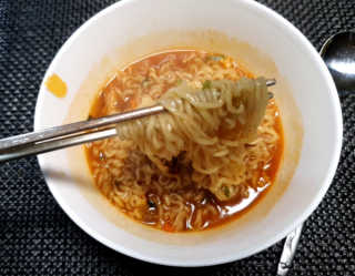 라면 그대로가 제일 맛있는 더엄마라면 — 5점을 준 리뷰어가 2019년 6월 올린 사용 사진