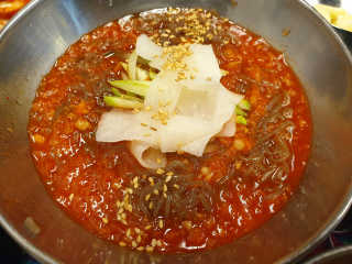 [동네맛집족발] 4개 족발 중 택1 — 5점을 준 리뷰어가 2020년 2월 올린 사용 사진