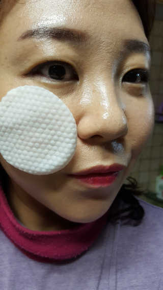 메이크판다 10초만에 끝내는, 천연빙하수 클렌징패드 — 5점을 준 리뷰어가 2018년 6월 올린 사용 사진
