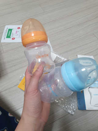 유비맘 신생아젖병 120ml 트리플팩_ 젖꼭지 포함 — 4점을 준 리뷰어가 2020년 3월 올린 사용 사진