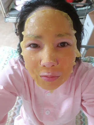 GoodDay Skincare GoodDay 강황 마스크 — 5점을 준 리뷰어가 2019년 5월 올린 사용 사진