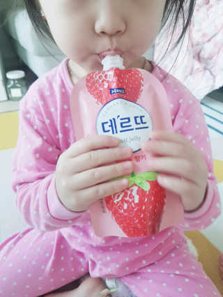 데르뜨 떠먹는 과일 3종, 짜먹는 과일 2종 총 10개 체험 — 5점을 준 리뷰어가 2020년 3월 올린 사용 사진