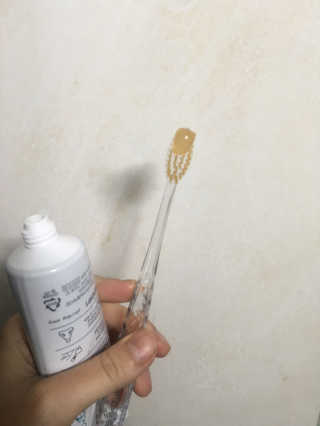 큐어스크립트 닥터폴스 치약 바닐블랙티향 — 4.67점을 준 리뷰어가 2018년 3월 올린 사용 사진
