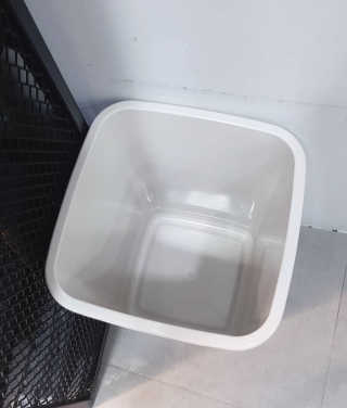 창신리빙 프랑코 퍼블릭 스윙 휴지통 10L, 25L, 35L — 5점을 준 리뷰어가 2019년 9월 올린 사용 사진