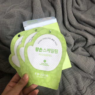 [후르디아] 청포도 매끈약산성 필링 패드_50매 세트 — 4점을 준 리뷰어가 2019년 9월 올린 사용 사진