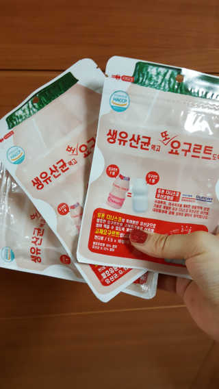 마띠유 생유산균 먹고 또 요구르트도 먹고 30알X2 + 10알X1 — 4.33점을 준 리뷰어가 2018년 7월 올린 사용 사진