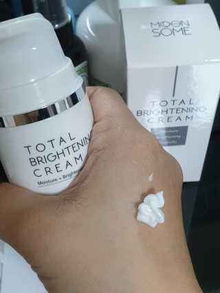 MOONSOME 문썸 토탈 브라이트닝 크림 50ml — 5점을 준 리뷰어가 2019년 3월 올린 사용 사진